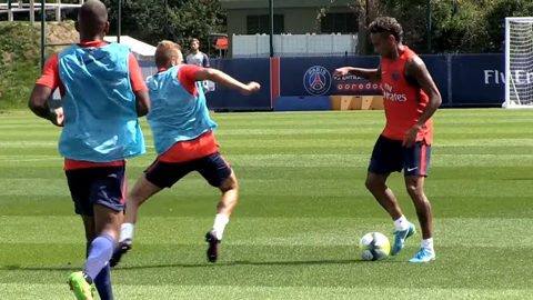 Neymar vừa kiến tạo vừa ghi bàn trên sân tập PSG