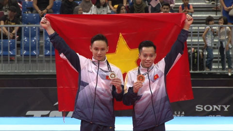 Lê Thanh Tùng lập cú đúp HCV 