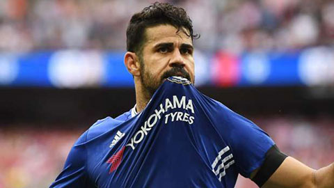 Không chịu về Chelsea, Diego Costa đi chơi bóng dạo ở Brazil