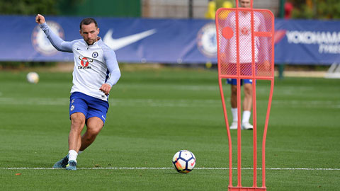 Danny Drinkwater phấn chấn trong buổi tập đầu tiên tại Chelsea