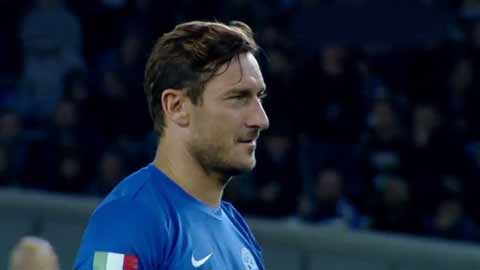 Totti ghi bàn đỉnh cao trận đấu các ngôi sao Georgian