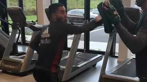 Hazard khoe tài đấm bốc cực sung 