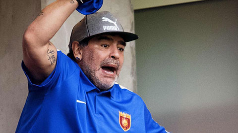 Maradona quát loạn xạ trong phòng thay đồ