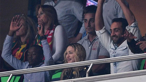 Madonna cùng con đến cổ vũ Ronaldo