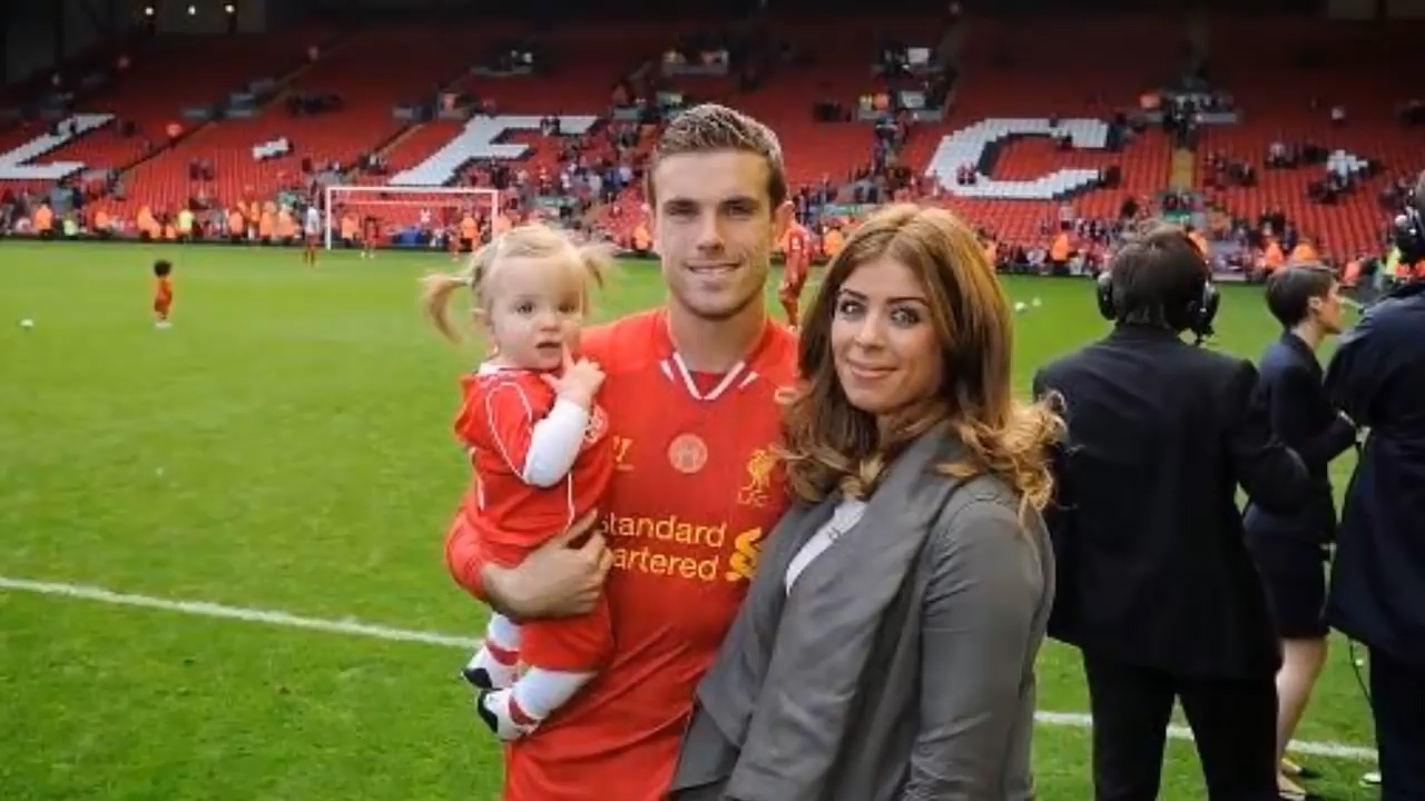 Bỏng mắt với dàn WAGs đại chiến Liverpool - MU