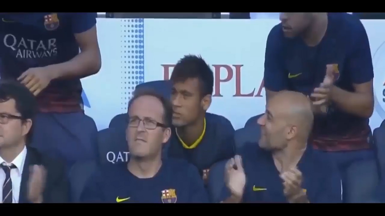 Phản ứng cực điên của Ronaldo, Neymar khi Messi ghi bàn