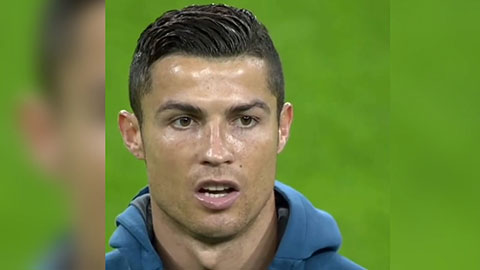 Ronaldo nghêu ngao hát theo nhạc hiệu Champions League