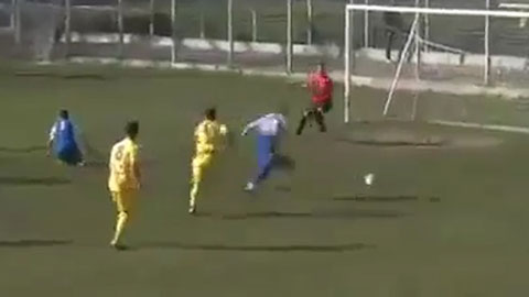 Màn phối hợp đá pen của Messi và Suarez được tái hiện hài hước