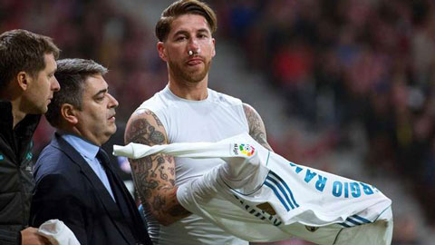 Ramos mặt đầm đìa máu vì lĩnh trọn cú đá vào mặt từ đối phương