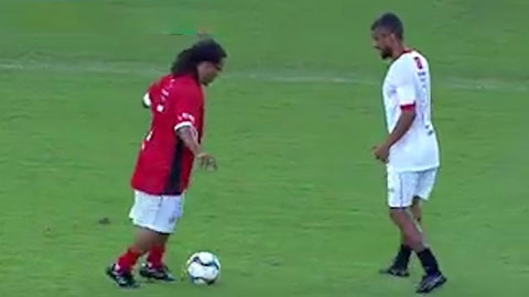 Edgar Davids vờn bóng khiến đối thủ phát điên
