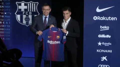 Coutinho khoe áo tại Barca