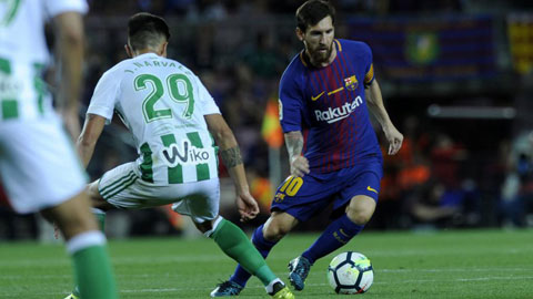 Messi múa bóng khiến 3 cầu thủ Betis sôi máu 