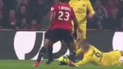 Sao PSG nhận thẻ vàng vì đổ người cản bóng như thủ môn