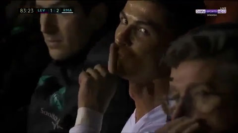 Ronaldo nổi điên khi bị phóng viên soi mói lúc rời sân