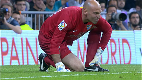 Ronaldo đá pen khiến thủ môn đối phương chấn thương