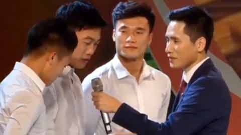 U23 Việt Nam thi đá pen với các nghệ sỹ siêu hài
