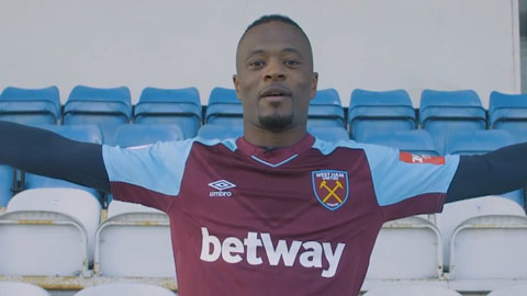 Patrice Evra rạng rỡ ra mắt West Ham