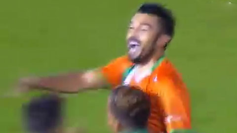 Sút phạt thế này thì thủ môn nào đỡ nổi