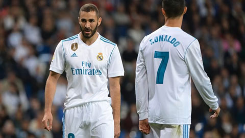 Ronaldo gây sốt khi nhường Benzema đá pen