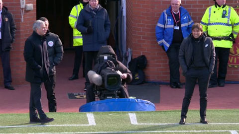 Ý nghĩa nụ cười giữa Mourinho và Conte ở đại chiến M.U - Chelsea