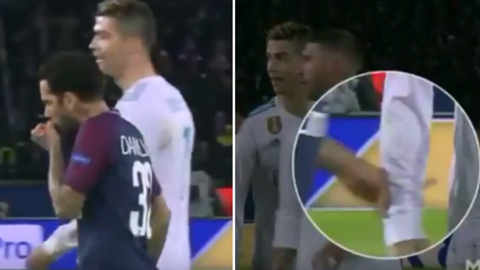 Alves chùi nước mũi vào áo Ronaldo