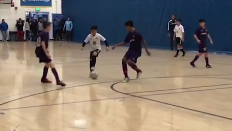 Cầu thủ nhí có kỹ năng không thua gì Messi