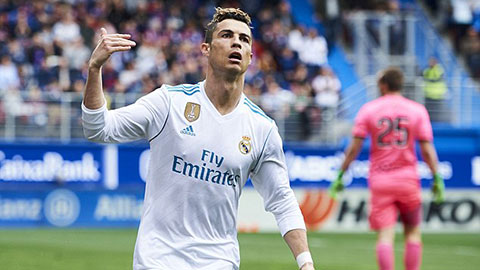 Ronaldo dùng lưng đẩy bóng, đánh lừa tài tình 