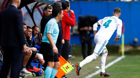 Ramos chạy đi vệ sinh khi trận đấu với Eibar đang diễn ra