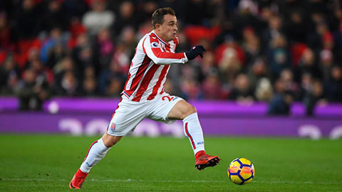 Shaqiri dễ dàng xỏ háng sao trẻ Man City