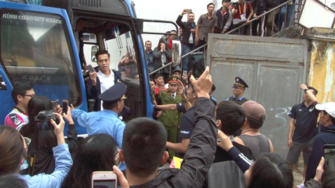 Khán giả Hải Phòng phát cuồng vì Xuân Trường, Văn Toàn