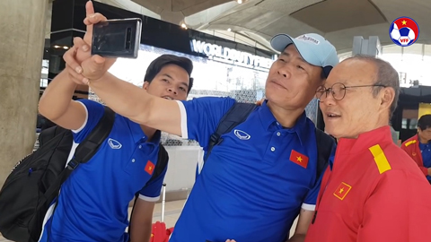 Những giây phút đáng yêu của HLV Park Hang Seo