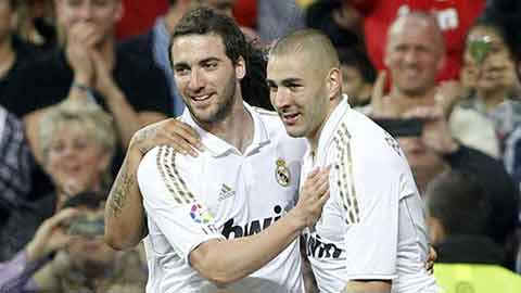 Benzema và Higuain được chế thành bài hát