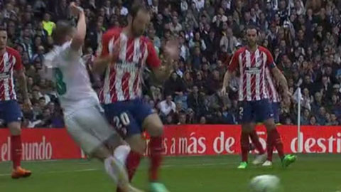 Trọng tài bỏ qua 4 quả penalty ở trận Real - Atletico?