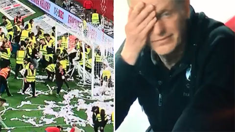 CĐV Bundesliga ném giấy vệ sinh xuống sân phản đối trọng tài