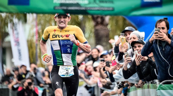 6 tháng sau gãy cổ, Ironman Tim Don chạy Boston Marathon 3 giờ