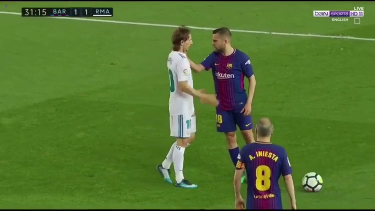 Jordi Alba định lao vào ăn thua đủ với Modric