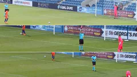 Thủ môn bị đuổi vì bắt penalty quá tệ