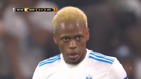 Hài hước với tình huống hỏng ăn của chân sút Marseille