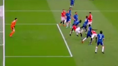 Vì sao bàn thắng của Sanchez vào lưới Chelsea không được công nhận? 