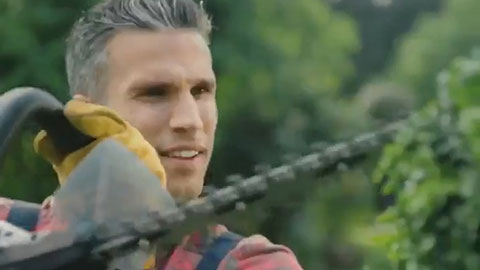 Robin Van Persie trổ tài chăm cây cực khéo