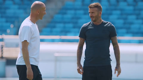 Zidane ngạc nhiên với cú sút trúng xà của Beckham 
