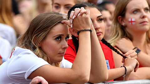 CĐV Anh từ phấn khích đến lo âu, thất vọng, chửi thề