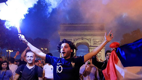 Cuộc chiến cảm xúc của fans Pháp và Croatia suốt chung kết World Cup 2018 
