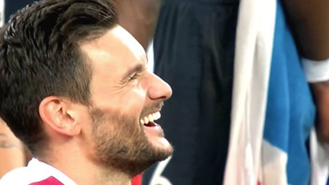 Hugo Lloris ngượng ngùng khi xem lại sai lầm khiến Pháp thủng lưới 