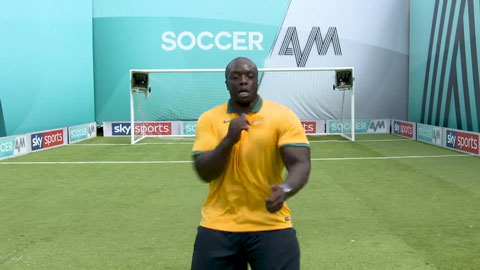 Akinfenwa tái hiện các siêu phẩm của Ronaldinho, Paul Scholes, Tim Cahill