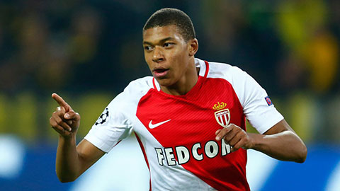 15 tuổi, Mbappe làm khổ sở hậu vệ đối phương như thế nào?