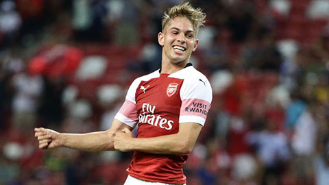 Emile Smith-Rowe, cầu thủ lập siêu phẩm cho Arsenal là ai?