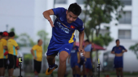 Tân binh Olympic Việt Nam suýt trượt vỏ chuối khi chạy đua về đích 