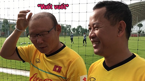 Thầy Park ngại ngùng vì dậy sát giờ, chưa chải đầu tóc 