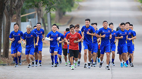 Olympic Việt Nam phải tập trên sân bê tông vì BTC Indonesia gây khó dễ